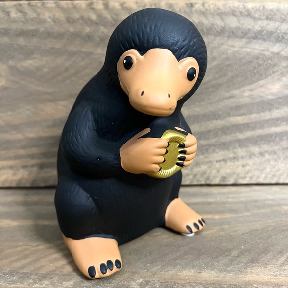 Fantastic Beasts Ceramic Niffler Coin Bank Harry Potter Wizarding World NWOT EC - Picture 1 of 11